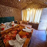 Manali Treehouse And Cafe